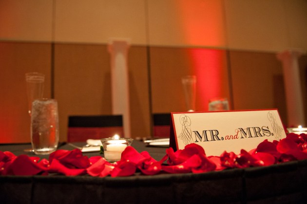 KerryandSteve_Skulls and Rosses_DBS_sweetheart table