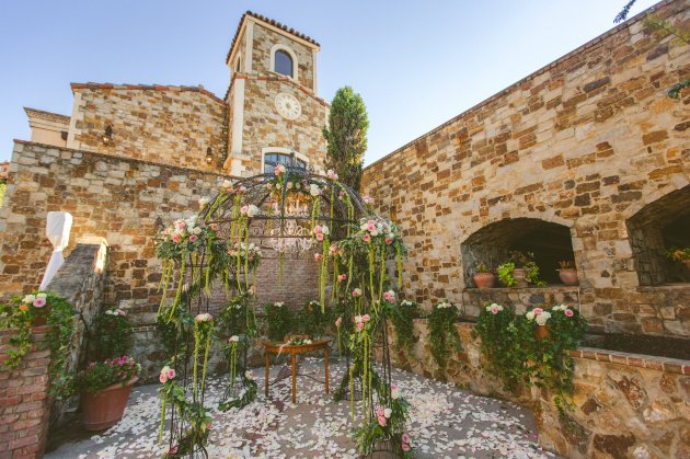 Bella-Collina-Concept-Photography-Fairytale-Wedding-Ideas-White-Floral-Pink-Floral-Lee-James-Floral-Designs-Dogwood-Blossom-Stationery-Event